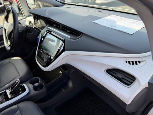 Used 2019 Chevrolet Bolt Premier w/ Infotainment Package image 31