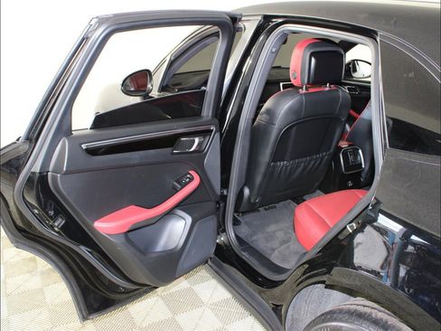 Used 2019 Porsche Macan S image 23