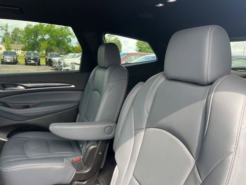 Used 2023 Buick Enclave Essence AWD/4WD image 5