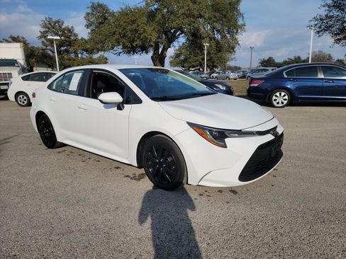 Used 2024 Toyota Corolla LE image 3