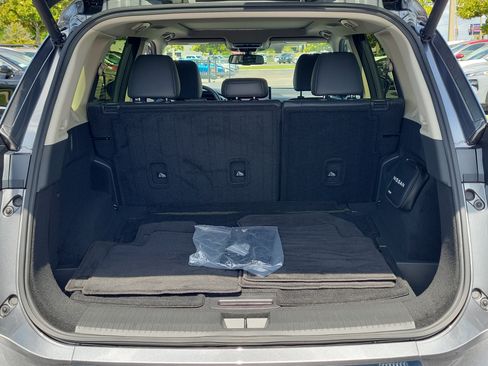 Certified 2025 Nissan Rogue SL w/ SL Premium Package FWD image 6