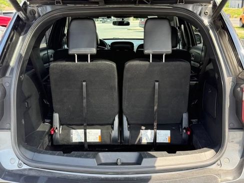Used 2017 Ford Explorer XLT w/ Equipment Group 202A AWD/4WD image 21