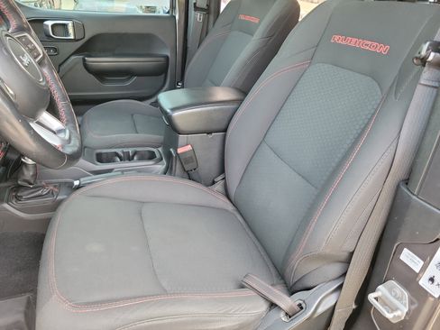 Used 2019 Jeep Wrangler Rubicon w/ Cold Weather Group AWD/4WD image 4
