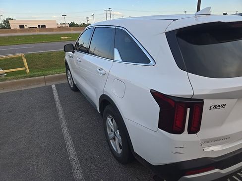 Used 2025 Kia Sorento LX image 3