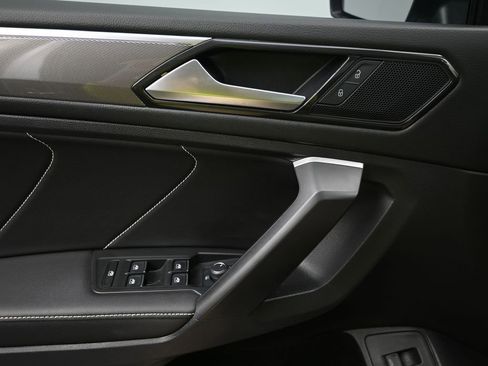 Used 2024 Volkswagen Tiguan SE R-Line image 17