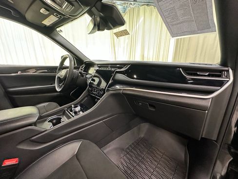 Used 2023 Jeep Grand Cherokee Trailhawk image 17