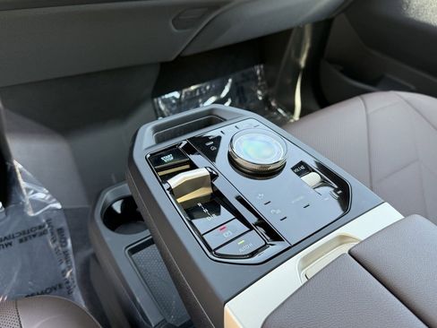 Used 2025 BMW iX xDrive50 image 27