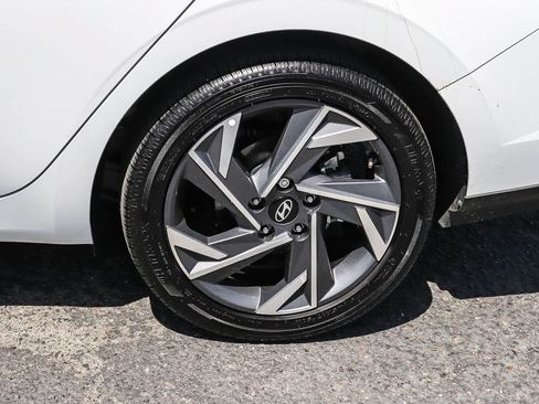 Used 2025 Hyundai Elantra SEL FWD image 13