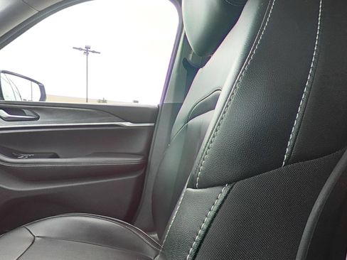 Used 2023 Jeep Grand Cherokee Limited AWD/4WD image 31
