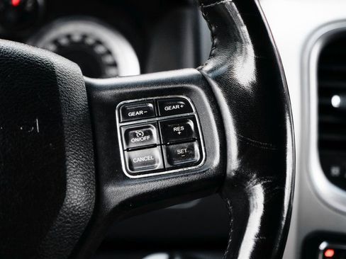 Used 2020 RAM 1500 Classic SLT w/ Luxury Group image 21