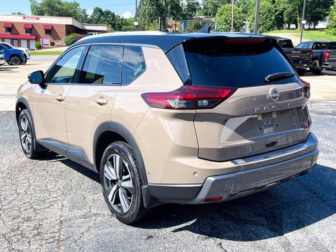 Used 2024 Nissan Rogue SL w/ SL Premium Package AWD/4WD image 5