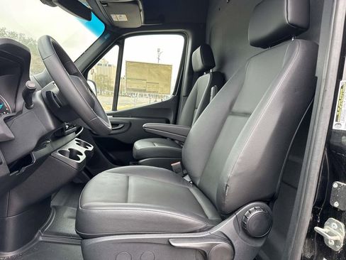 New 2024 Mercedes-Benz eSprinter 170 Cargo image 8