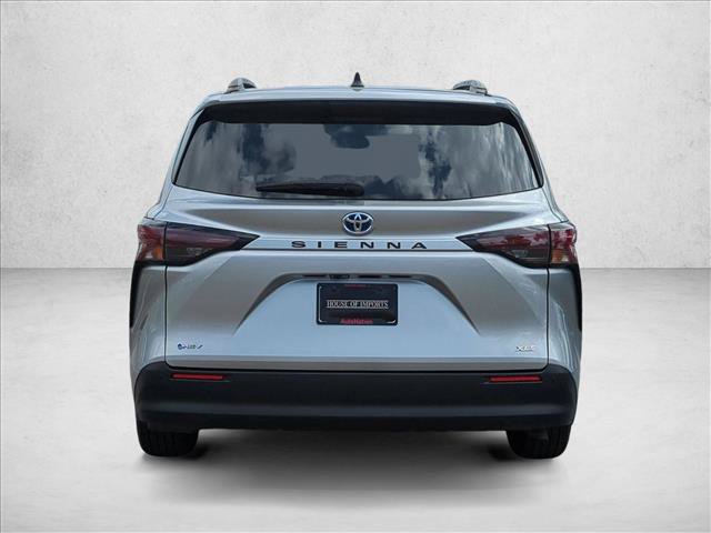 Used 2025 Toyota Sienna XLE FWD image 7