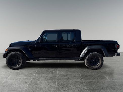 Used 2023 Jeep Gladiator Sport image 2