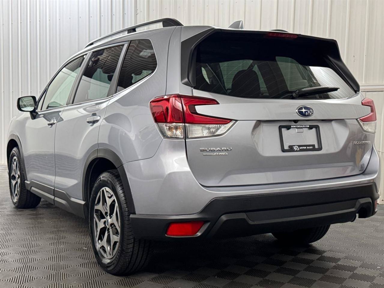 Used 2020 Subaru Forester Premium AWD/4WD image 3