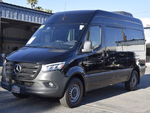 Used 2023 Mercedes-Benz Sprinter 2500 image 2
