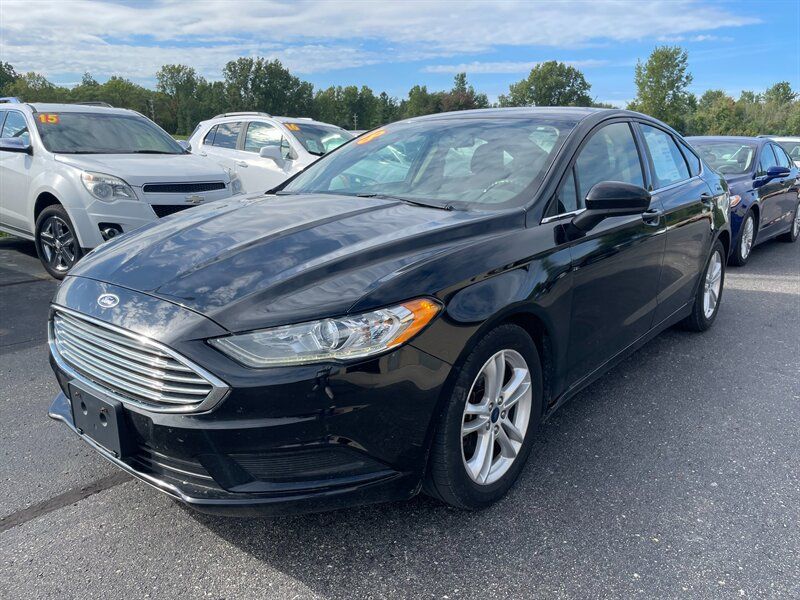 Used 2018 Ford Fusion SE w/ Fusion SE Technology Package FWD image 2
