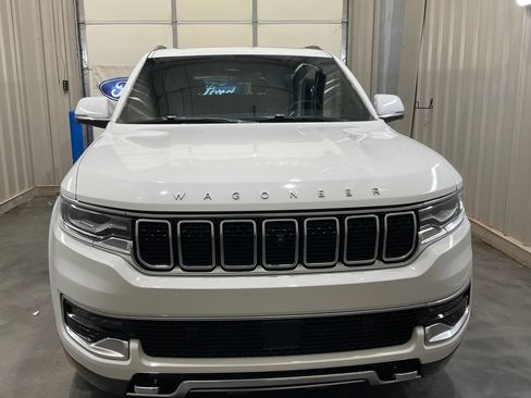 Used 2022 Jeep Wagoneer Series III w/ Premium Group I AWD/4WD image 5