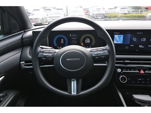 Certified 2025 Hyundai Santa Cruz SEL FWD image 15