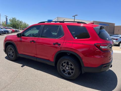 Certified 2025 Honda Pilot TrailSport image 11