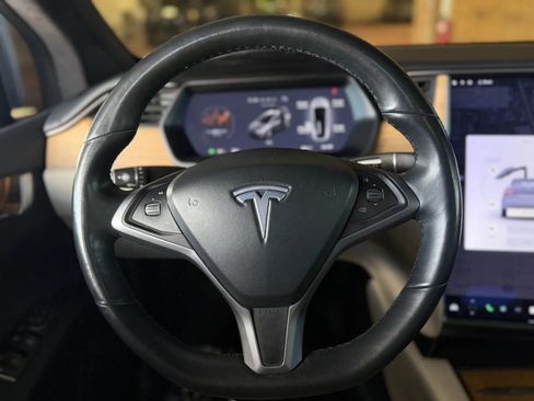 Used 2020 Tesla Model X Long Range image 2