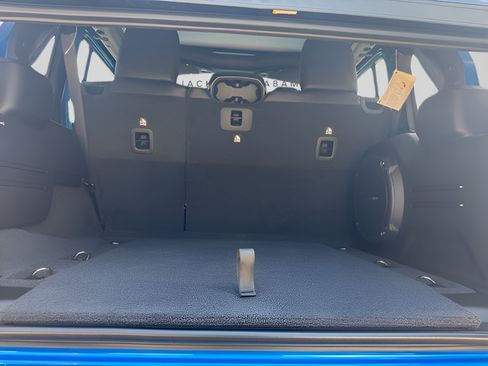 Used 2025 Jeep Wrangler Unlimited Sahara AWD/4WD image 15
