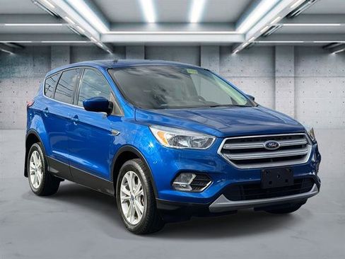 Used 2019 Ford Escape SE image 2