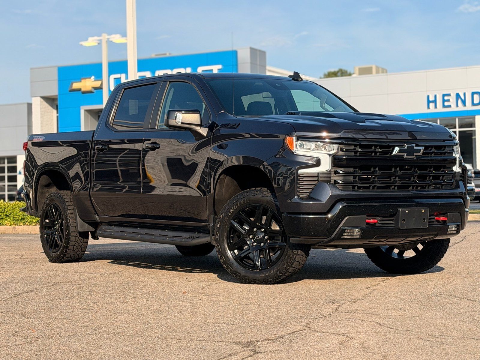 Used 2023 Chevrolet Silverado 1500 LT Trail Boss w/ LT Trail Boss Premium Package AWD/4WD image 2