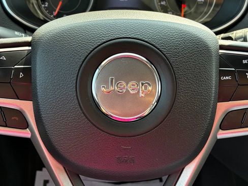 Used 2019 Jeep Cherokee Limited w/ Trailer Tow Group AWD/4WD image 12