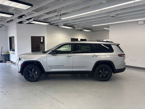 New 2026 Jeep Grand Cherokee L 4WD image 4