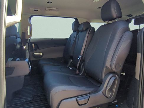 New 2026 Kia Carnival EX image 14