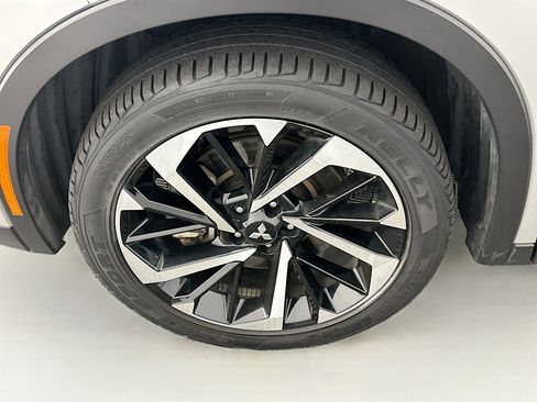 Used 2024 Mitsubishi Outlander SE image 11