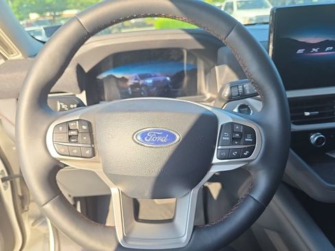 Used 2025 Ford Explorer Active w/ Active Comfort Package AWD/4WD image 14