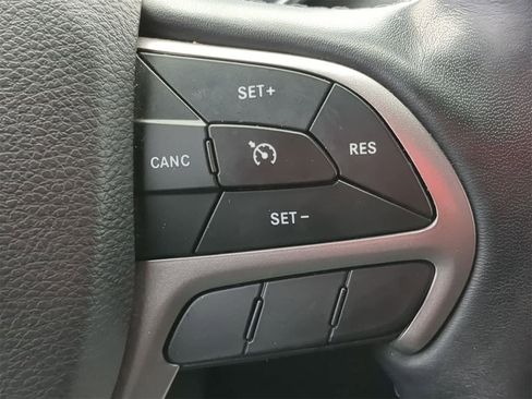 Certified 2022 Jeep Grand Cherokee Laredo X image 31