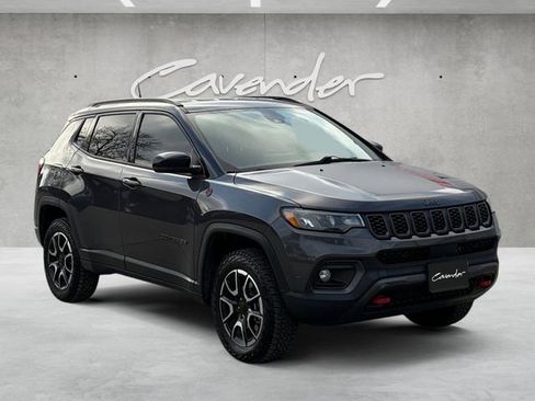 Used 2024 Jeep Compass Trailhawk image 2