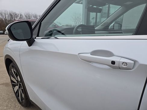 Used 2025 Mitsubishi Outlander SE image 26