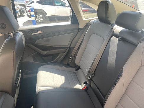 Used 2025 Volkswagen Jetta SE image 40