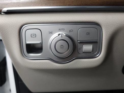 Used 2025 Mercedes-Benz GLE 450e 4MATIC image 10