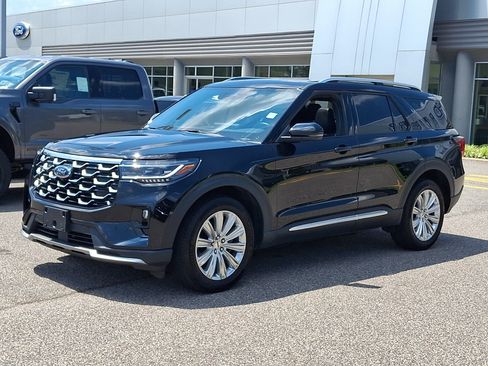 Certified 2025 Ford Explorer Platinum w/ LUX Leather Package AWD/4WD image 5