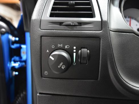 Used 2009 Dodge Challenger R/T RWD image 17