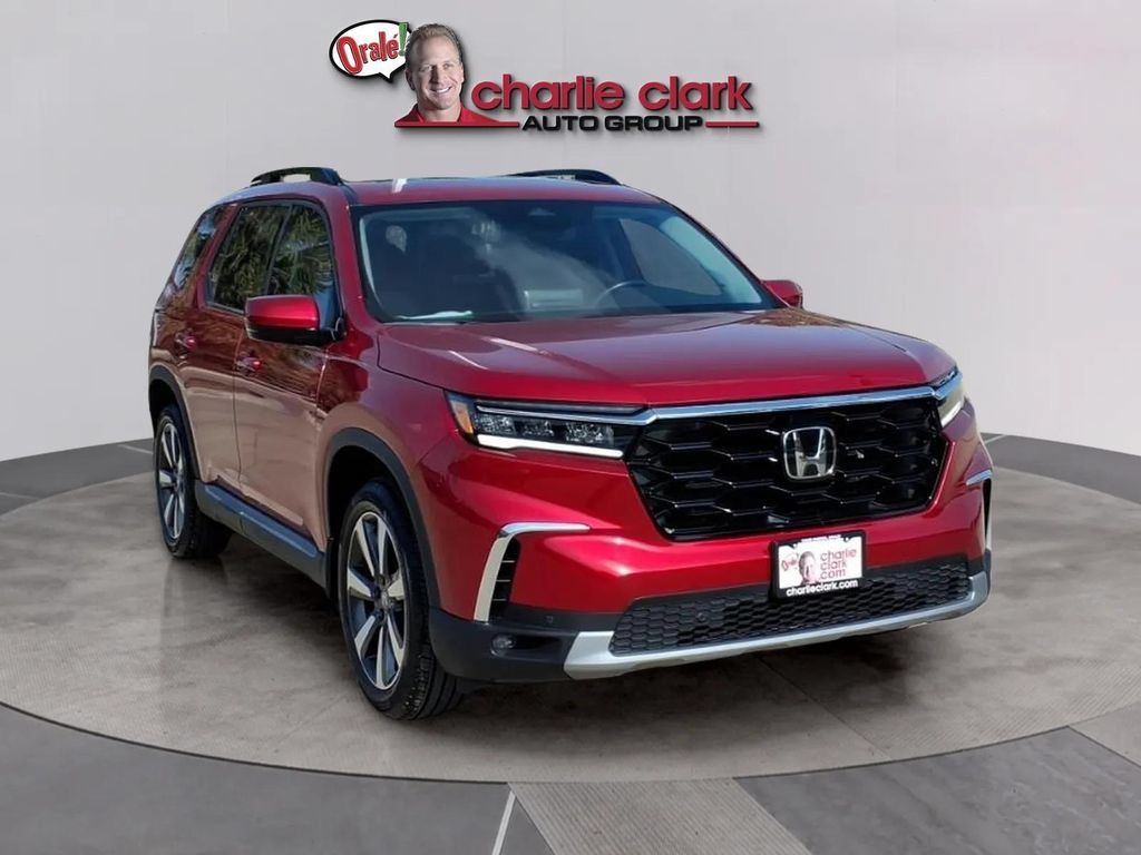 Used 2025 Honda Pilot Touring image 7