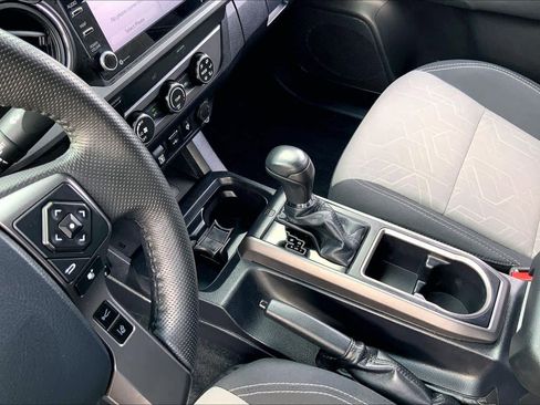 Used 2020 Toyota Tacoma TRD Off-Road image 15