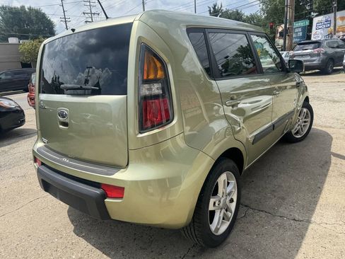 Used 2011 Kia Soul + w/ Audio Pkg FWD image 9
