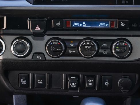 Used 2018 Toyota Tacoma TRD Sport image 35