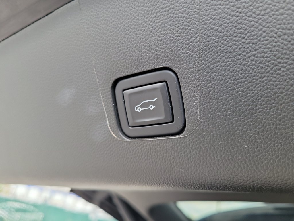 Used 2023 Chevrolet Traverse LT FWD image 10