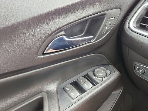 Used 2019 Chevrolet Equinox LT FWD image 13