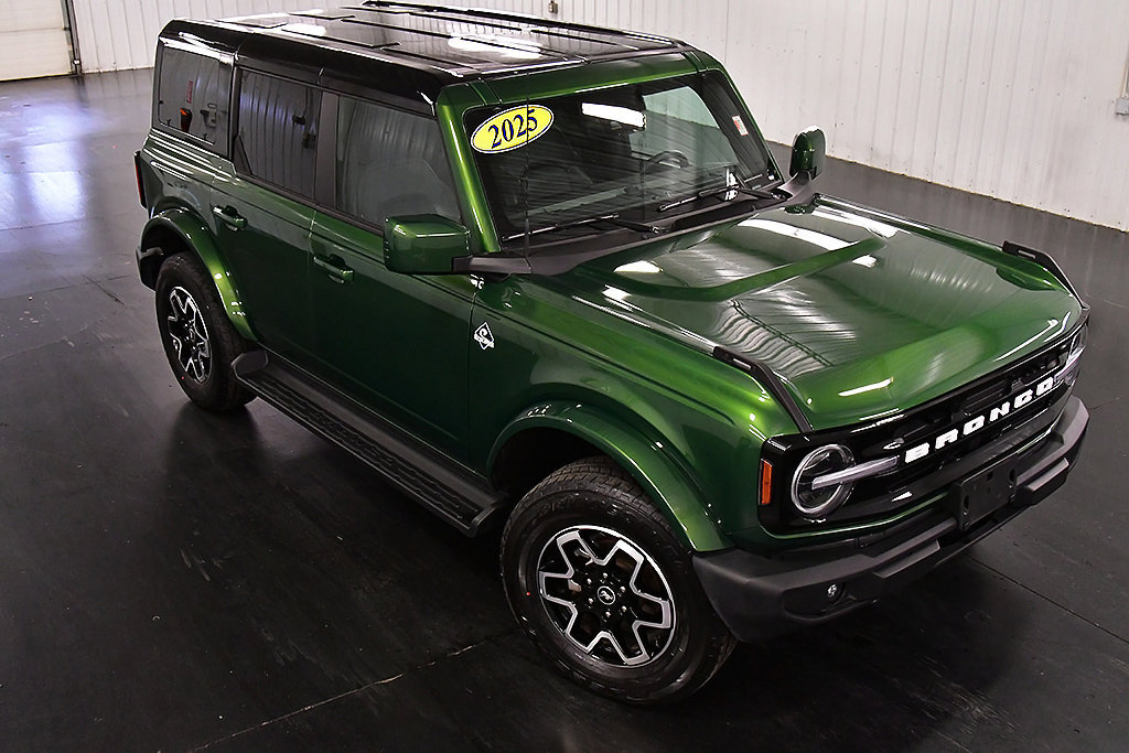 Used 2025 Ford Bronco Outer Banks AWD/4WD image 12