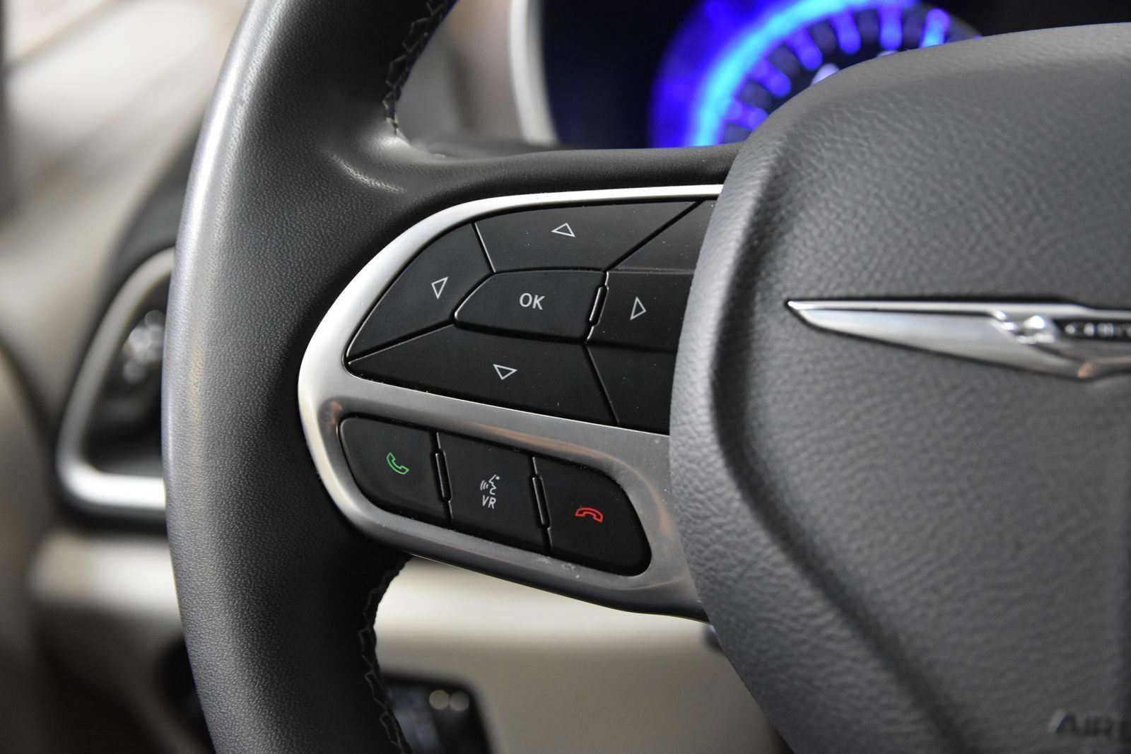 Used 2023 Chrysler Voyager LX FWD image 14