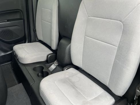 Used 2019 Chevrolet Colorado W/T w/ WT Convenience Package AWD/4WD image 18