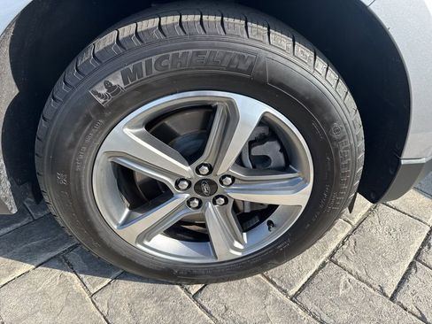 Used 2024 Ford Edge SEL w/ Convenience Package image 4